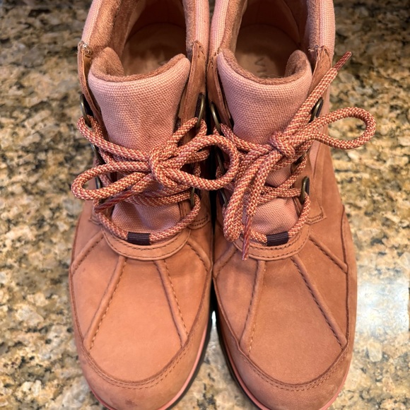 Vionic boots - Picture 1 of 7